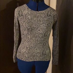 Long sleeves B&W snake skin shirt